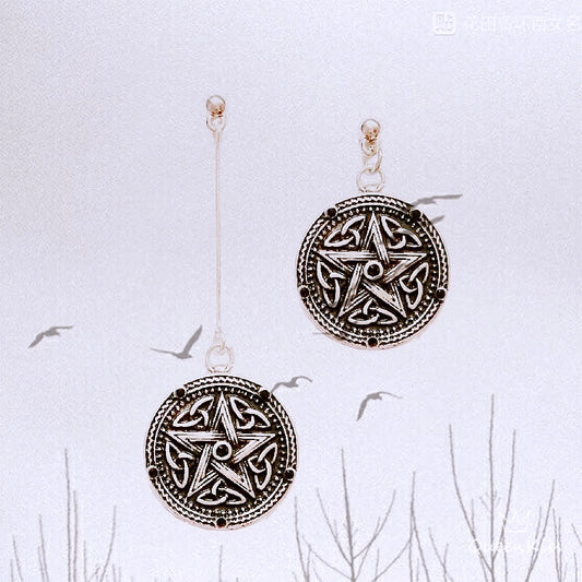 Cool Symbol Star Asymmetric Silver Earrings -- Raising Stars!!