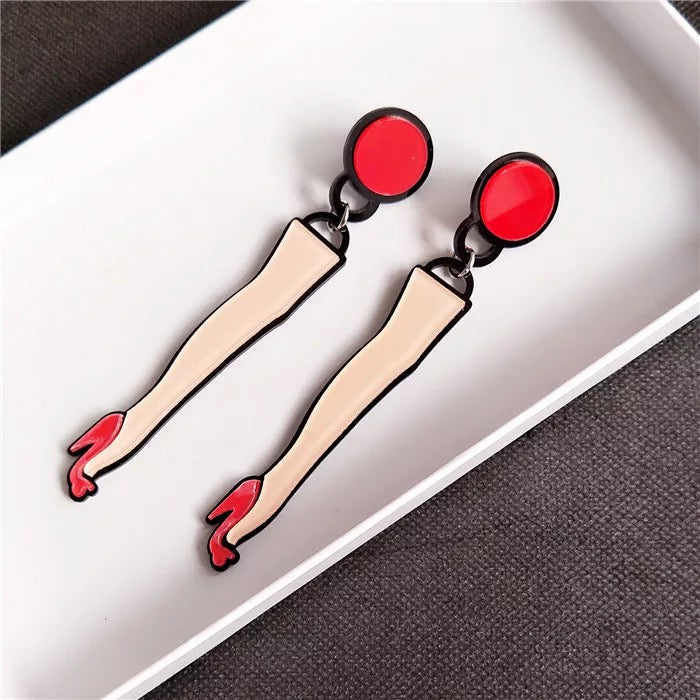 Lady Gaga and her legs acrylic earrings -- Bad Romance!!