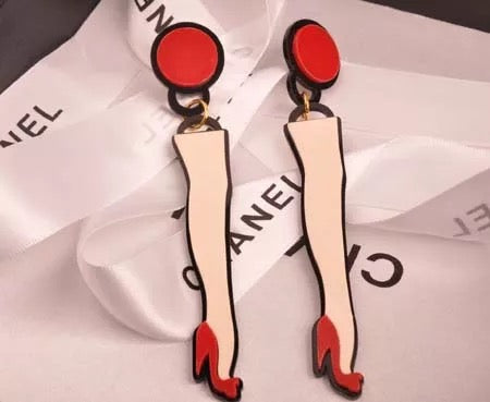 Lady Gaga and her legs acrylic earrings -- Bad Romance!!