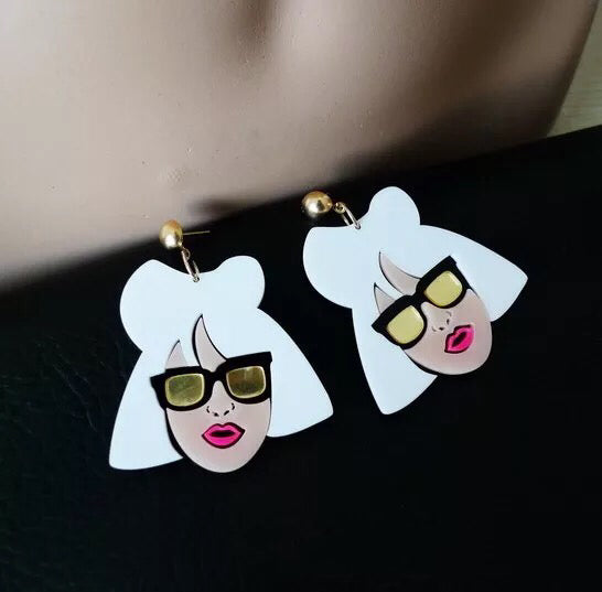 Lady Gaga and her legs acrylic earrings -- Bad Romance!!