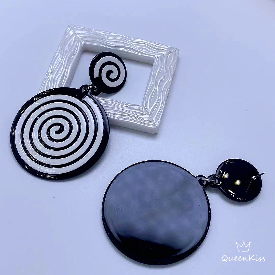 Cute Light Trendy Adorable Circle Black and White Earrings - Black and White!!