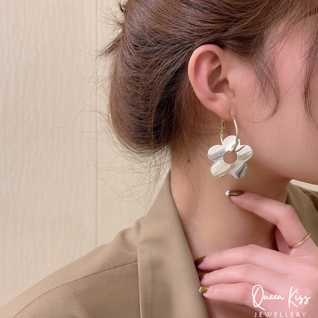 Stainless Steel Cute Adorable Flower Dangle Silver Earrings -- Big Flora!!