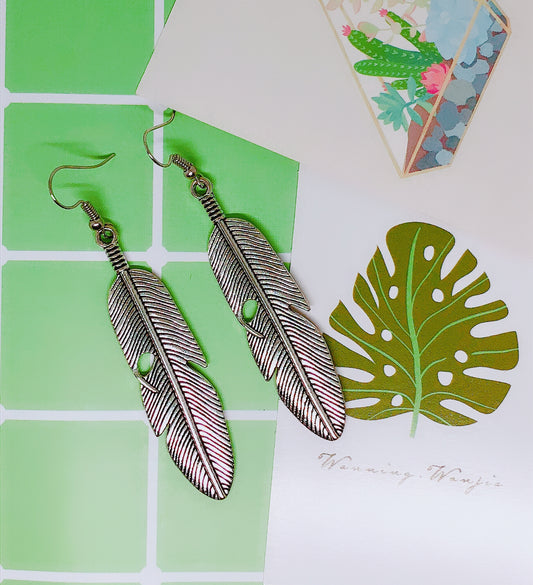 Sale!!! 3D Long Leaf Silver Earrings -- Wind Leaves!!