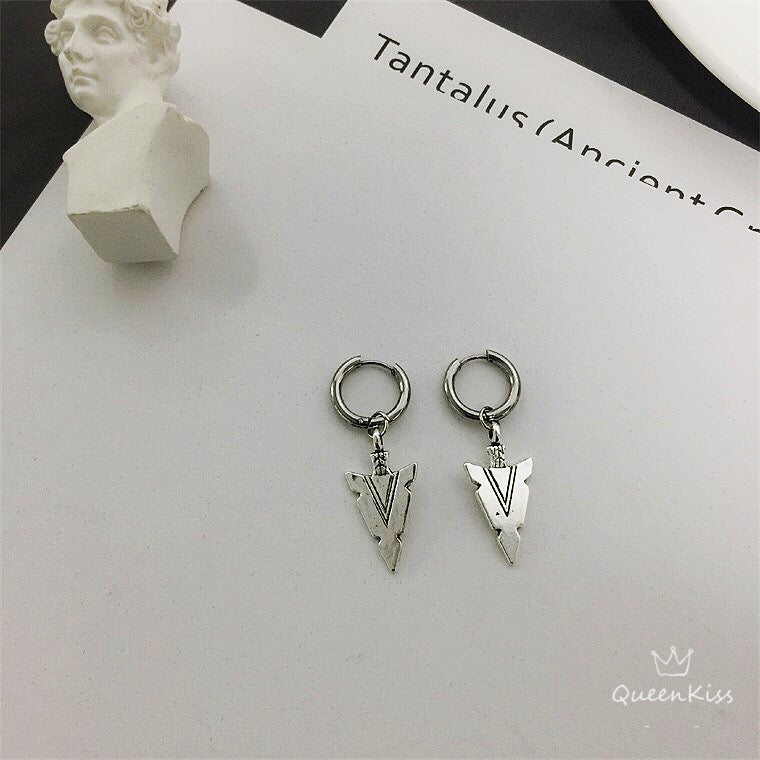 Cool Stainless Steel Arrow Silver Earrings -- World of Heroes!!