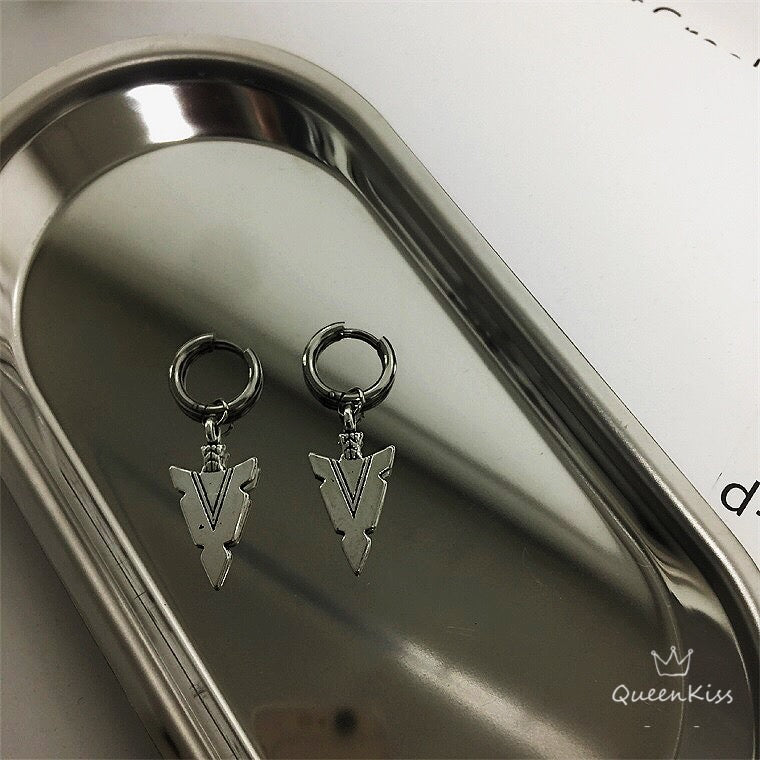 Cool Stainless Steel Arrow Silver Earrings -- World of Heroes!!